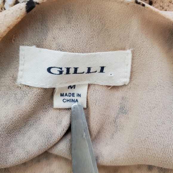 Gilli Shirt Medium Sleeveless Tiered Blouse Brown Tan‎ Snakeprint Keyhole back - Picture 3 of 11